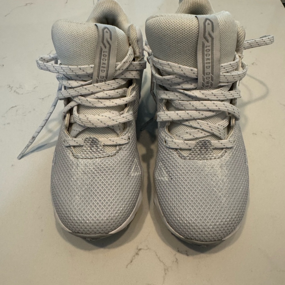 Under armour unisex child spotlight Fran size 12,cleats/running shoes